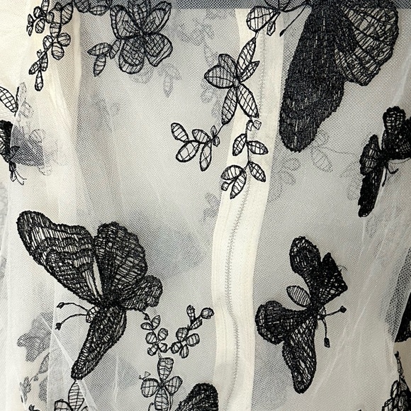 La’Ros Appliqué Butterfly Puff Sleeve Crop Small - Picture 5 of 5